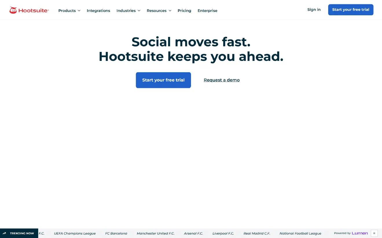Hootsuite home page with the headline ‘Social moves fast. Hootsuite keeps you ahead.’